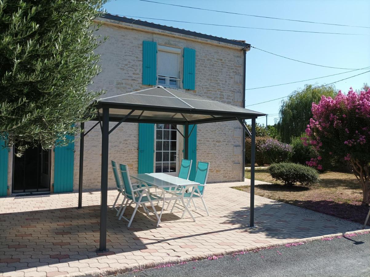 Le Logis De Lange Apt Les Aigrettes Saint-Hilaire-la-Palud Exterior foto